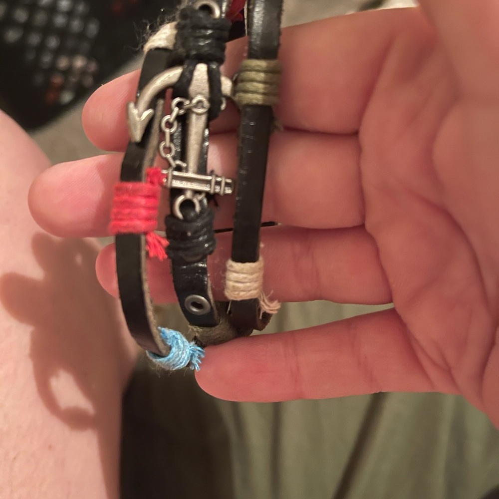 Anchor bracelet